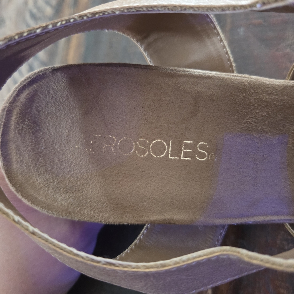 🎈2/$15 Women's Tan Wedge Sandals - Picture 6 of 7